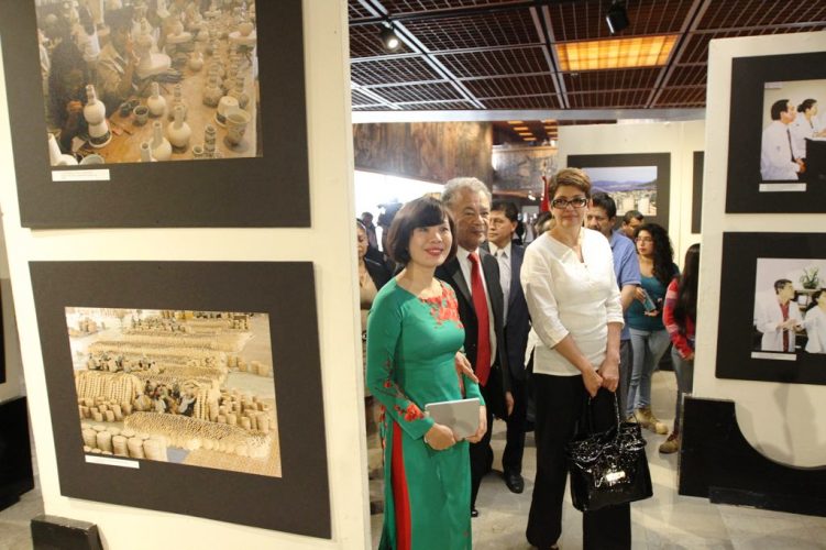 Triển lãm ảnh “Việt Nam ngày nay” tại trụ sở Hạ viện Liên bang Mexico